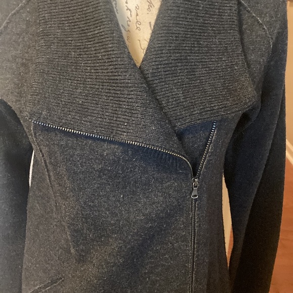 Eileen Fisher Gray Zippered Cardigan. Size XS - Picture 3 of 6